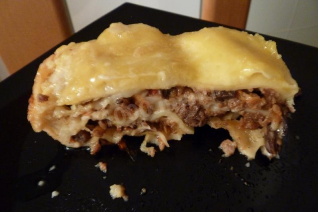 Lasagna with minced meat and mushrooms and cheese