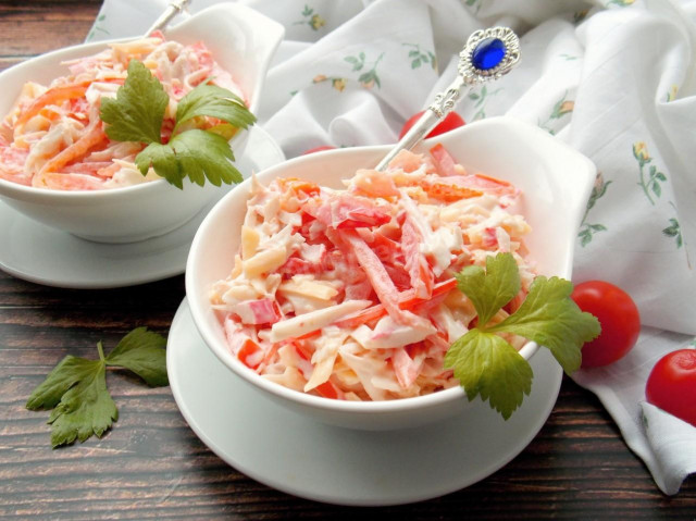 Salad with bell pepper, crab sticks and tomatoes