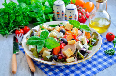 Greek salad with croutons and chicken