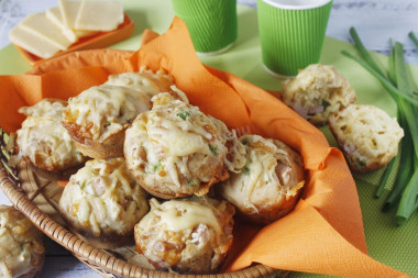 Snack muffins with ham and cheese