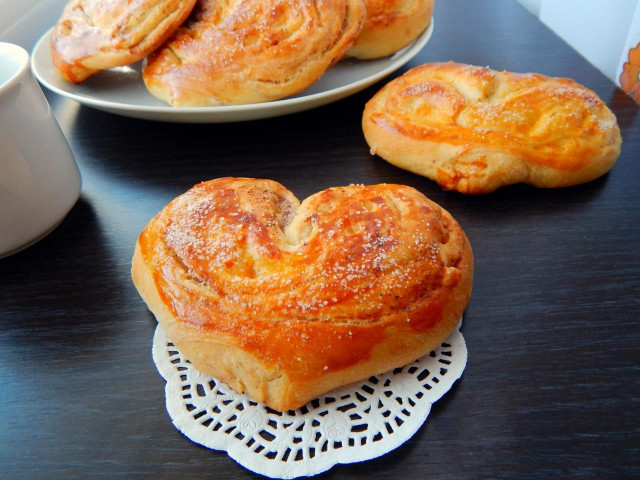 Buns with cinnamon and sugar