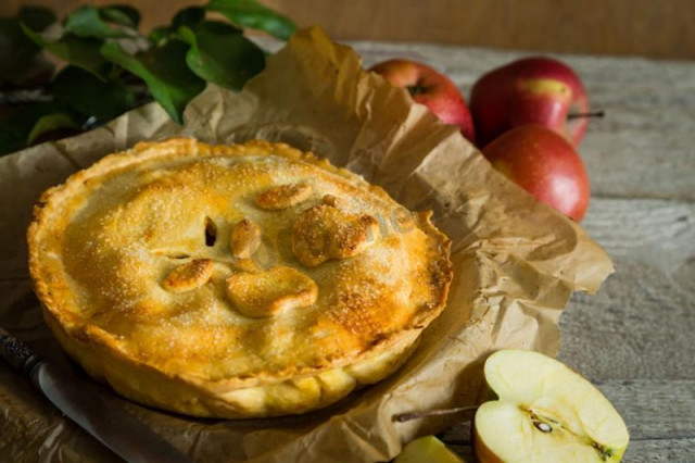 Autumn pie with apple filling