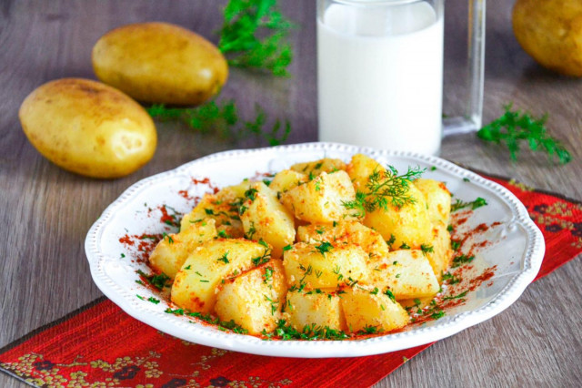 Potatoes with kefir in a frying pan