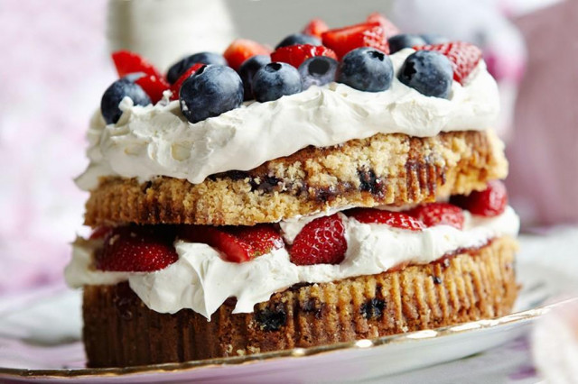 Cream and fruit cake
