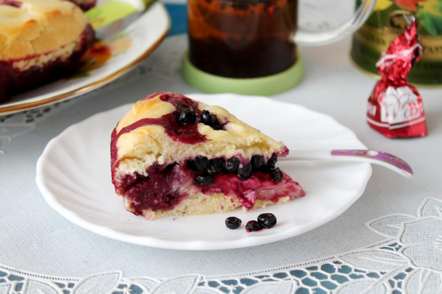 Yeast cake with blueberry