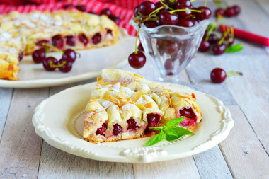 Snail pie with cherry puff pastry