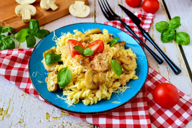 Pasta with mushrooms and chicken in cream sauce