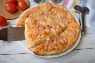 Pizza with smoked sausage and cheese