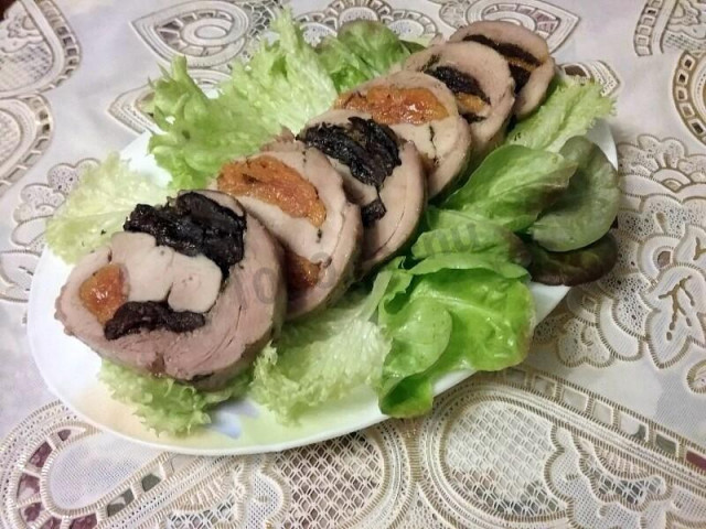 Turkey fillet roll with prunes and dried apricots