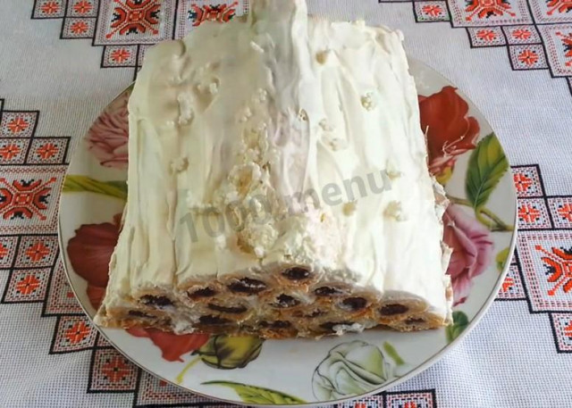 Firewood cake under snow without eggs