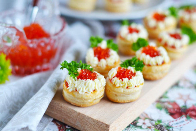 Volovany with red caviar from puff pastry