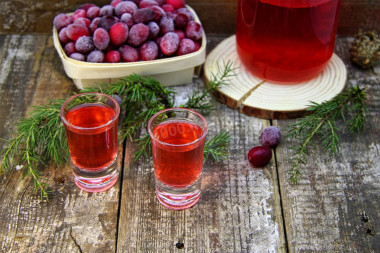 Cranberry tincture on moonshine