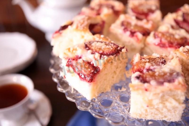 Pie with plums from yeast dough