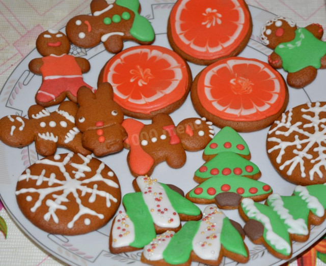 New Year's gingerbread with icing