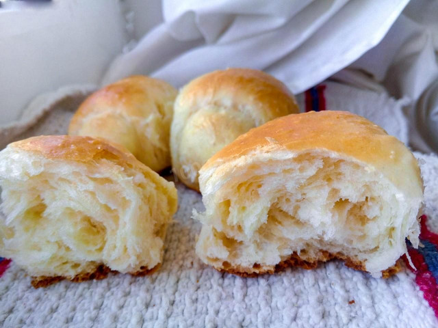 Pastry buns made with butter and vegetable oil