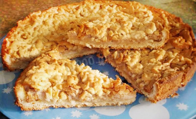 Margarine shortbread pie with apple-protein filling