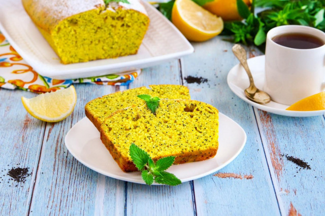 Lemon cupcake with poppy seeds and turmeric