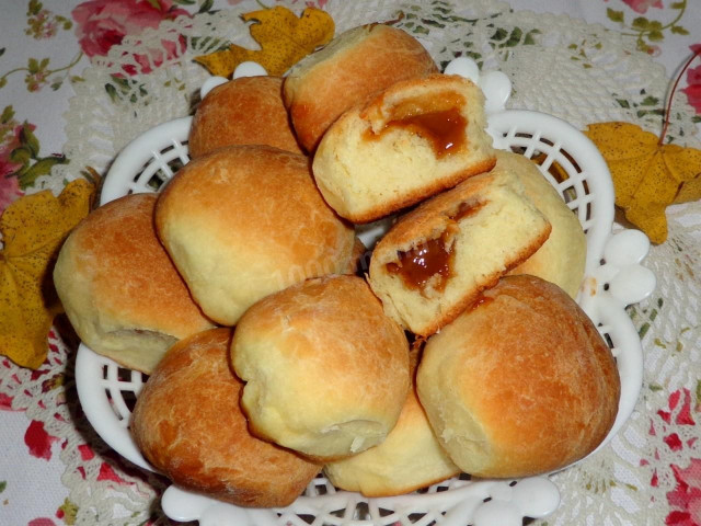 Yeast buns without eggs with dumpling filling
