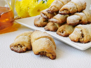 Cookies rolls on sour cream with honey and nuts