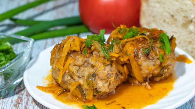 Pork meatballs with beef and rice in tomato sauce