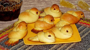 Pastry buns made from yeast dough