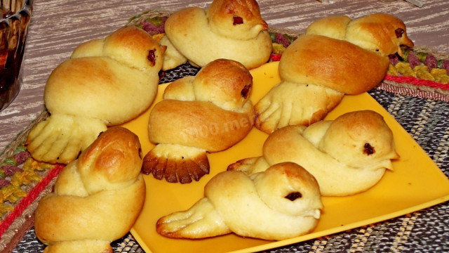 Pastry buns made from yeast dough