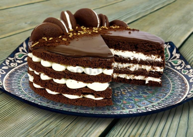 Whoopi Pie cake with sour cream and fudge
