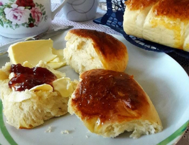 Simple milk rolls with dry yeast