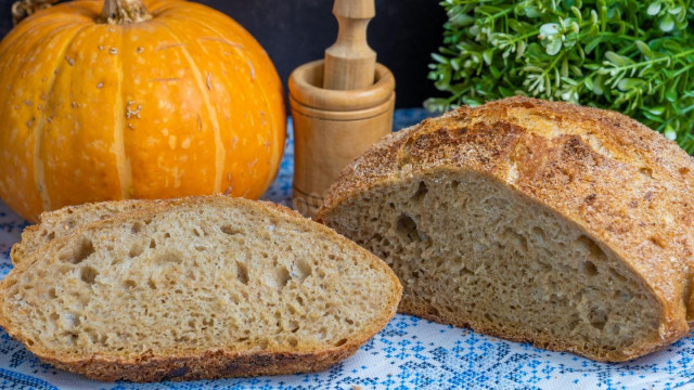 Yeast wheat bread with whole grain flour