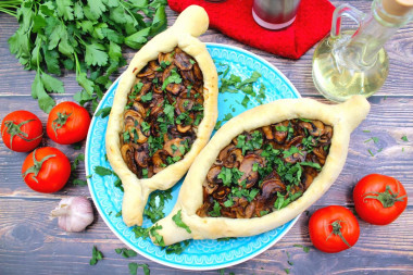 Adjarian Khachapuri with champignons