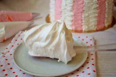 Egg white cream for cake