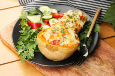 Butternut squash stuffed with spicy chicken and rice