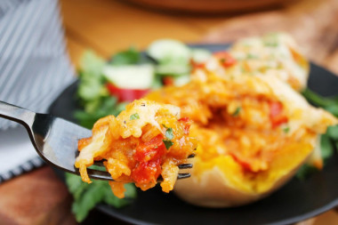 Butternut squash stuffed with spicy chicken and rice