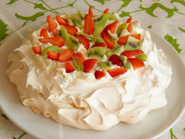 Anna's Simple Creamy Cake Pavlova