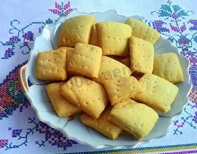 Biscuits on water with starch without eggs