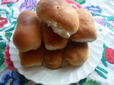 Baked rice yeast pies with egg