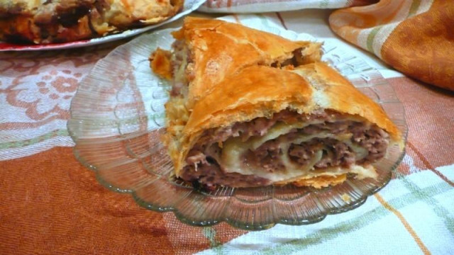 Layered meat strudel with milk