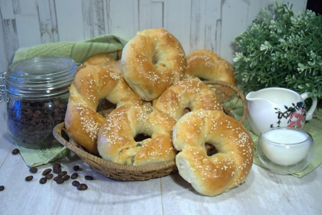 Sweet rolls with herbs and cheese in Turkish style