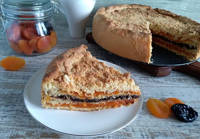 Pie with dried apricots and prunes