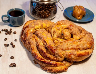 Large sugar braid with cinnamon in Estonian