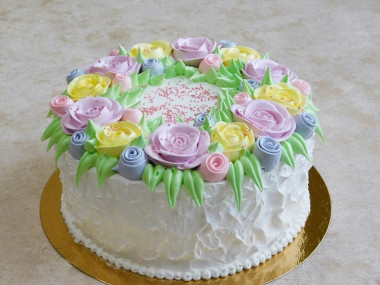 Cream rose cake