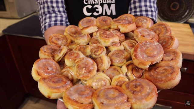 Cinnamon and vanilla buns icing