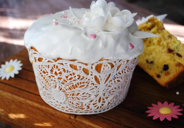 Creamy cake with vanilla flavor