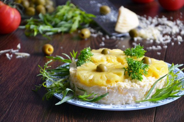 Pineapple salad with cheese and garlic