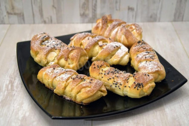 Sugar puffs with boiled condensed milk