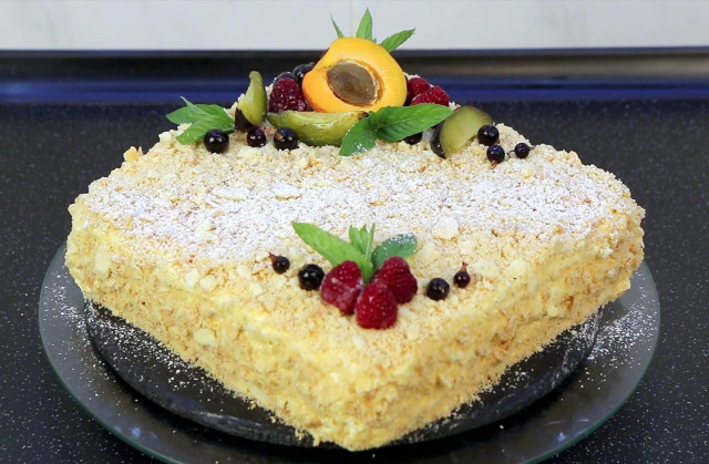Napoleon cake with buttercream and vanilla flavor