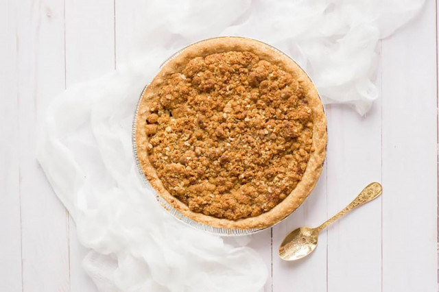 Pie with walnuts and condensed milk