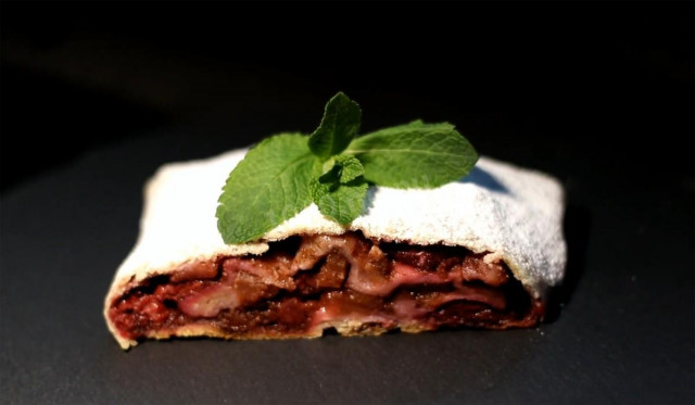 Strudel with cherries, apples, vanilla and cinnamon