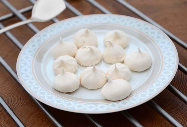 Meringue from aquafaba