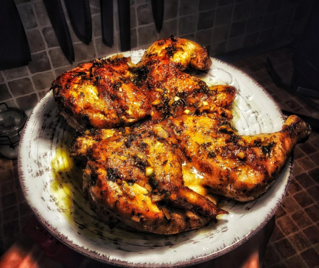 Tobacco Chicken with garlic and turmeric tapaka